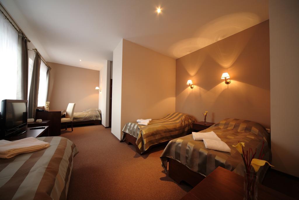 Hotel Stara Fabryka Malogoszcz Bilik gambar