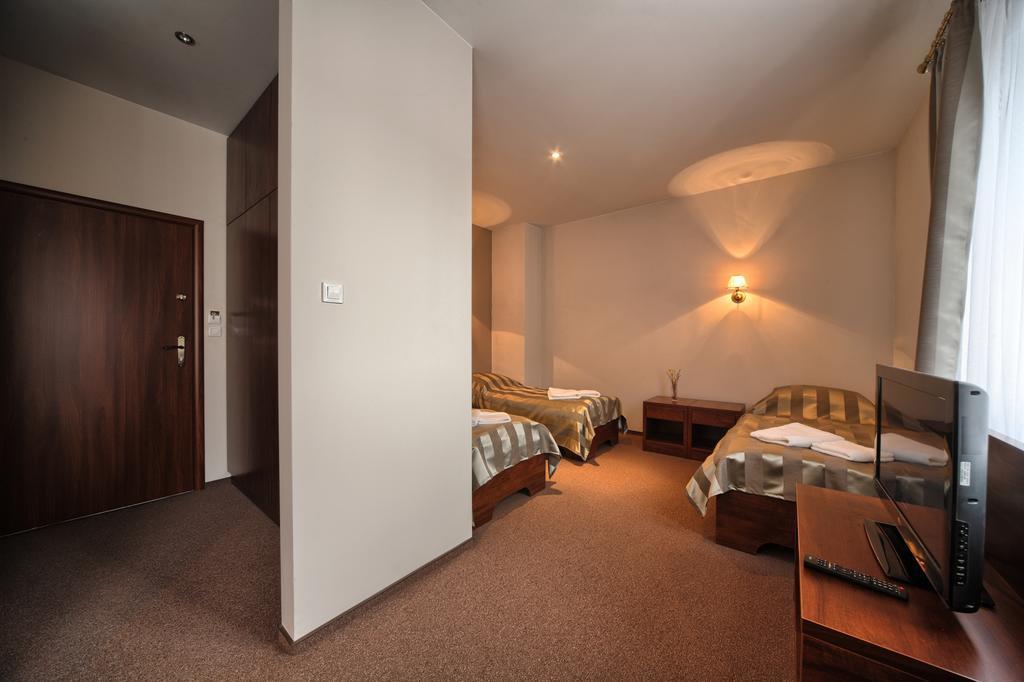 Hotel Stara Fabryka Malogoszcz Bilik gambar