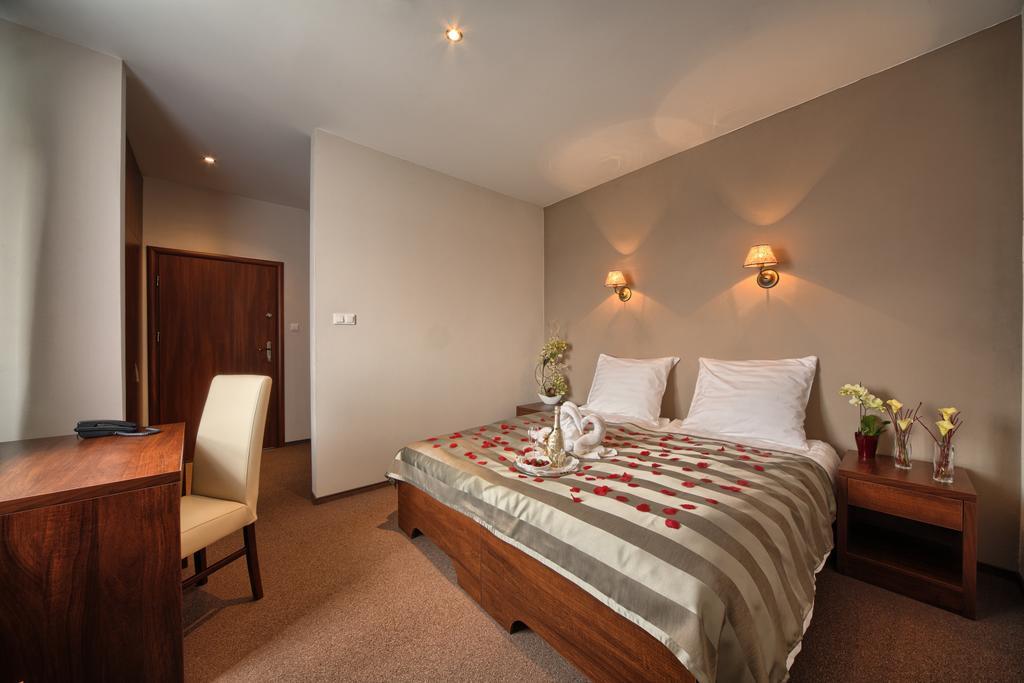 Hotel Stara Fabryka Malogoszcz Bilik gambar