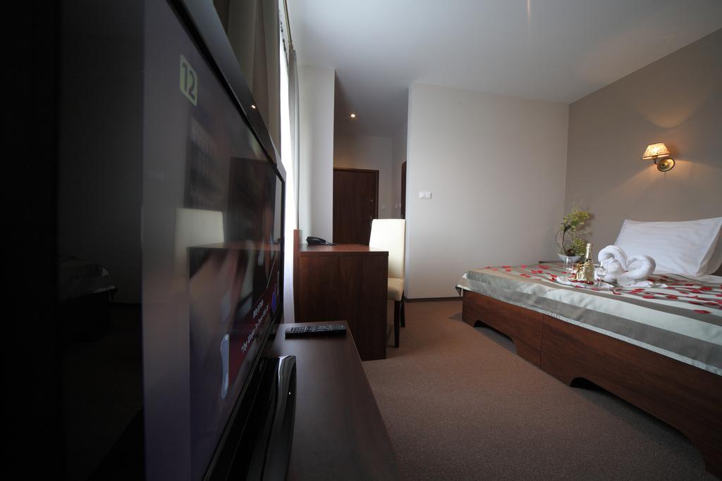 Hotel Stara Fabryka Malogoszcz Bilik gambar