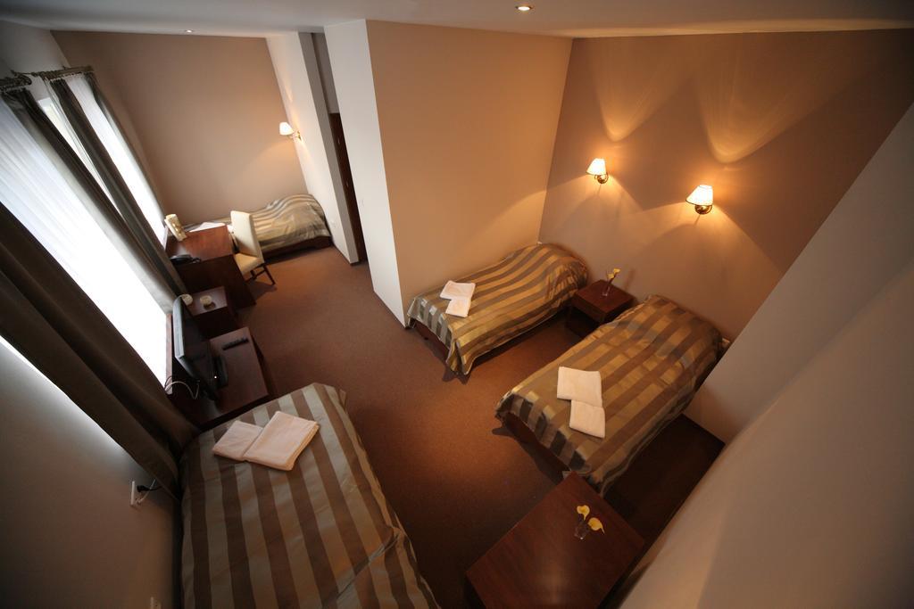 Hotel Stara Fabryka Malogoszcz Bilik gambar