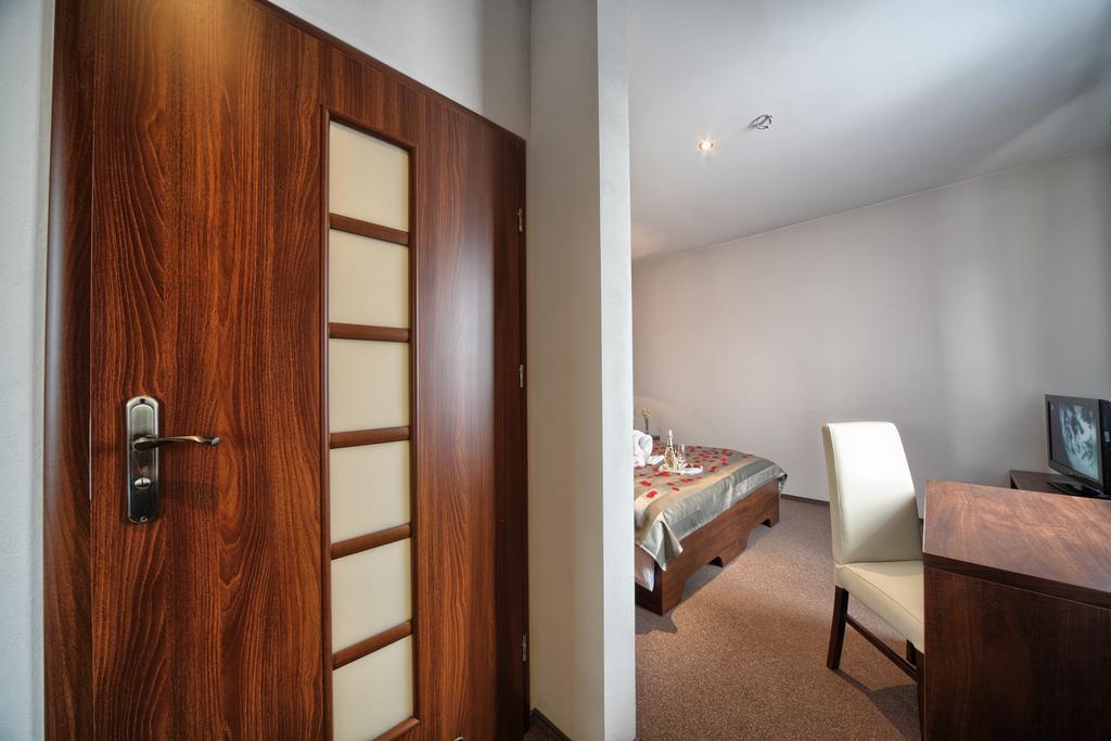 Hotel Stara Fabryka Malogoszcz Bilik gambar